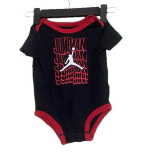 ⭐️ 3/$20 Baby Boy Jordan Bodysuit 12M Black Red
